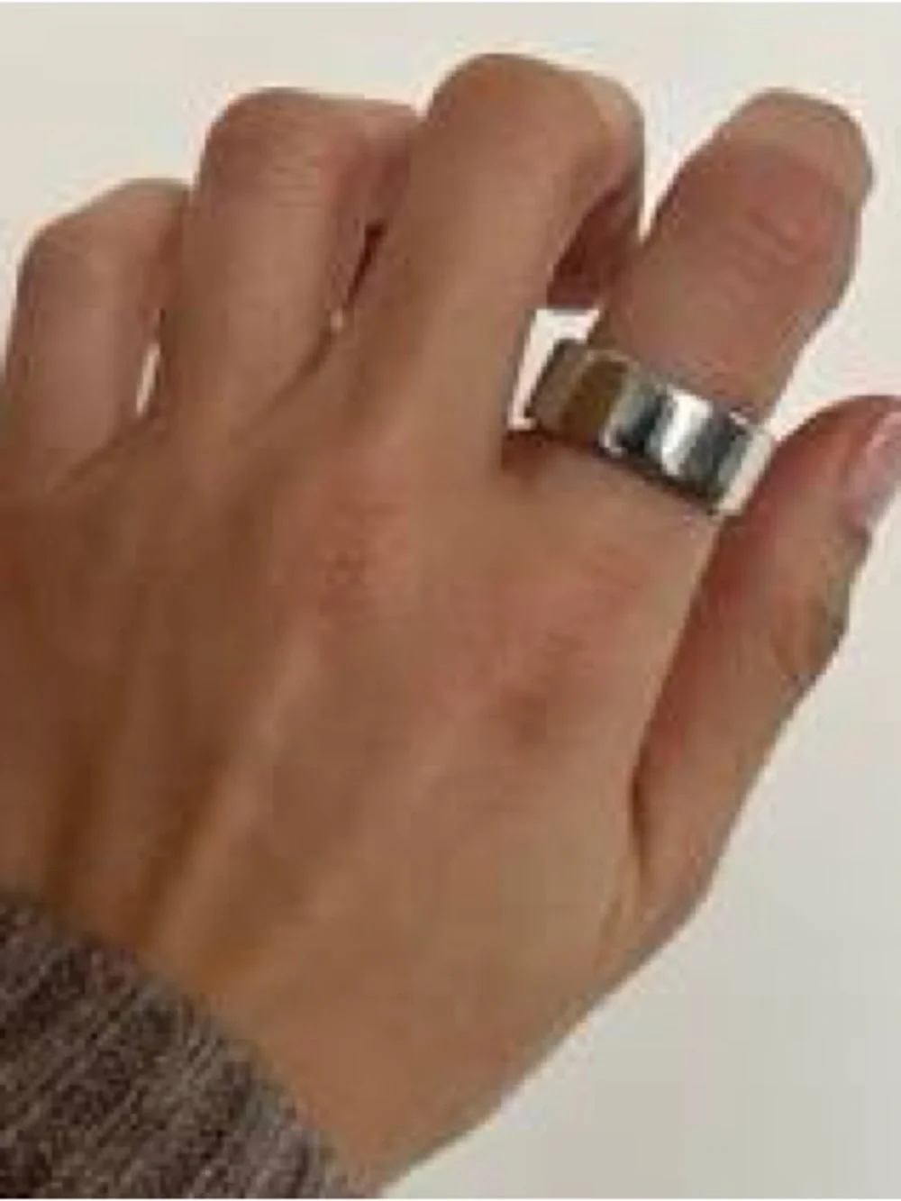 Oura Ring 4 Silver , Size 9 with charger